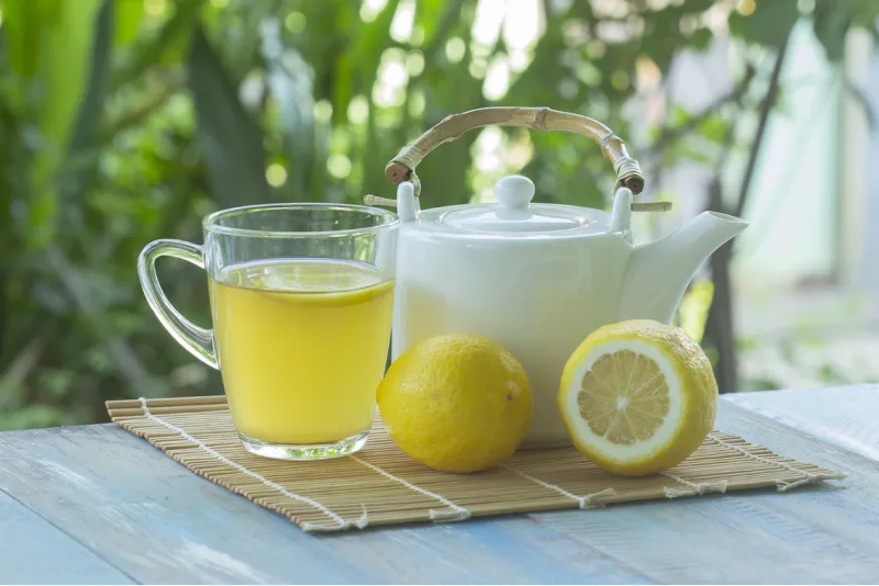 Brocca acqua con limone